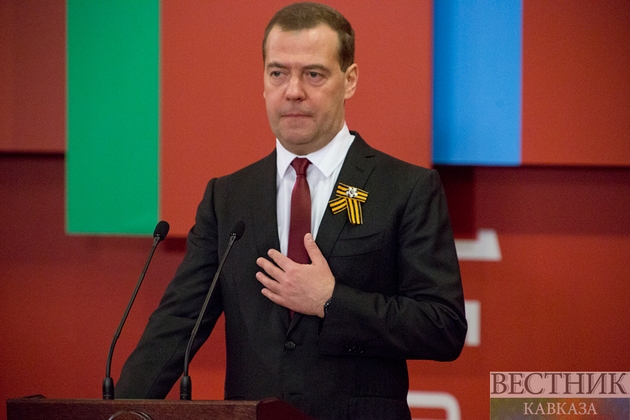 Медведев поздравил граждан с Днем России 