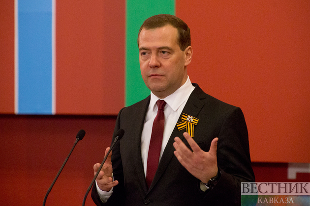 Медведев предложил заменить футболистов роботами
