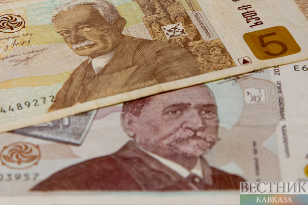 Грузинский лари в очередной раз поклонился американскому доллару