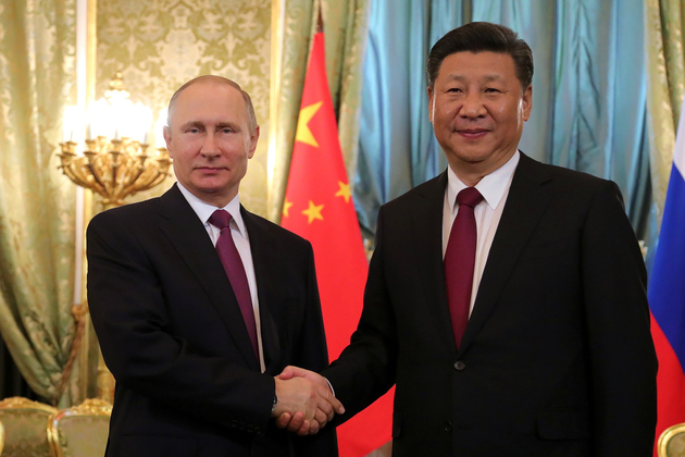 Путин поздравил Си Цзиньпина с переизбранием генсеком ЦК КПК