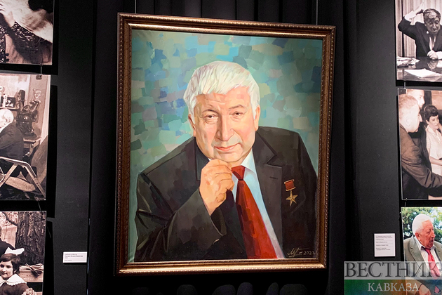 Одну из многоэтажек Махачкалы украсит портрет Расула Гамзатова