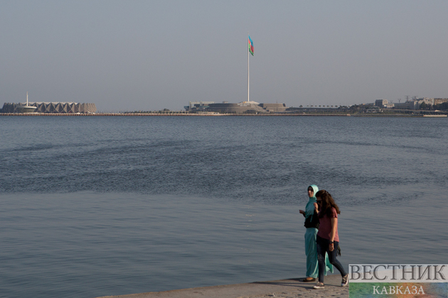 Рабочие упали в Каспийское море на буровой установке острова Гум, есть жертва - СМИ