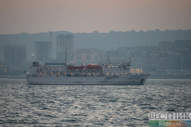 На Каспии горит грузовой корабль "Академик Зарифа Алиева"