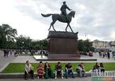 Постамент не выдержал временного памятника Жукову в Москве