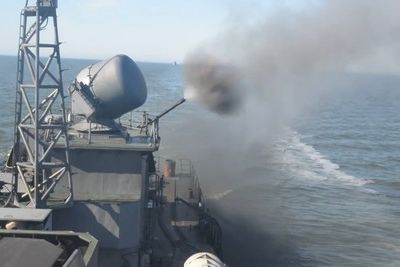 Корабли Крымской и Новороссийской военно-морских баз провели стрельбы в Черном море