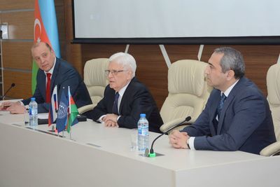 Михаил Бочарников посетил Азербайджанский экономический университет 