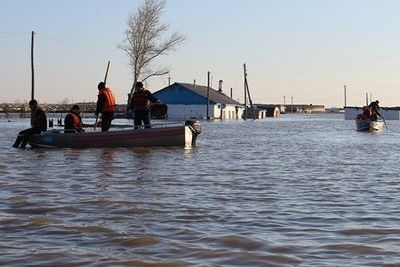 Подтопление из-за паводка грозит 80 населенным пунктам на севере Казахстана