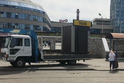 В Ростове сносят незаконно установленные торговые ларьки 
