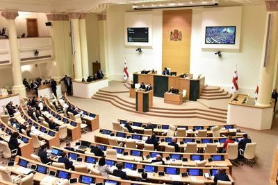 Депутаты &quot;Мечты&quot; и оппозиционеры подрались в парламенте Грузии