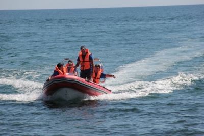 Катамаран с тремя туристами едва не унесло в море в Судаке