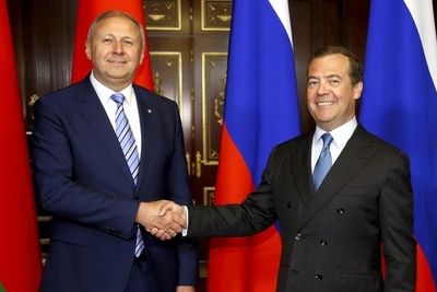 Медведев проведет переговоры с Румасом в Сколково
