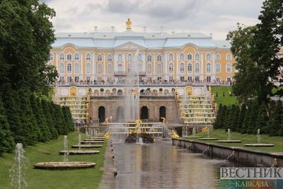 Открытие фонтанов состоялось в Петергофе