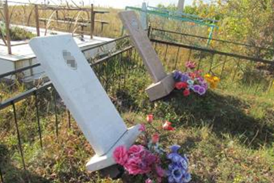 Малолетние вандалы поглумились над могилами в Атырауском районе Казахстана