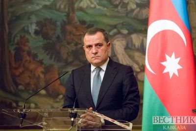 Глава МИД Азербайджана и госсекретарь МИД Франции обсудили реализацию трехсторонних заявлений по Карабаху