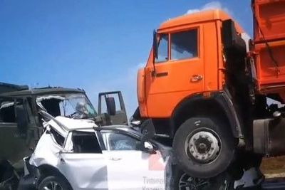 Трассу между Славянском-на-Кубани и Крымском не поделили 13 автомобилей