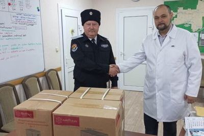 Курская районная больница приняла кислородные концентраторы от терских казаков
