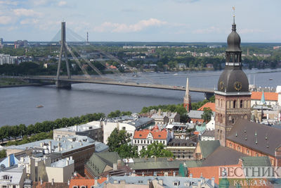Латвия на год прекратит выдачу ВНЖ россиянам