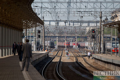 Железнодорожный рабочий лишился ног под поездом в Карагандинской области