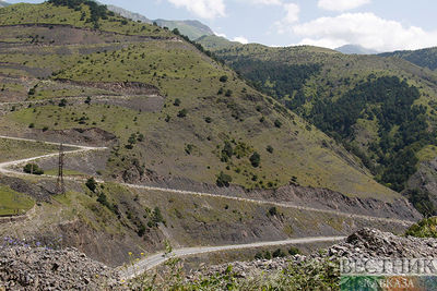 Груда камней заблокировала Транскавказскую магистраль в Северной Осетии