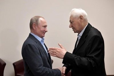 Путин поздравил экс-главу Дагестана с 92-летием