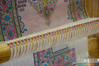 Женщины в Иране соткали самый большой в мире килим 