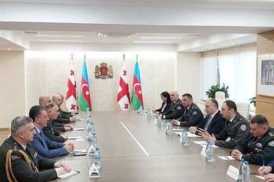 Начальник Генштаба ВС Азербайджана провел переговоры с главой Минобороны Грузии