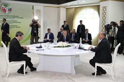 Главы МИД Азербайджана, Турции и Туркменистана встречаются в Авазе