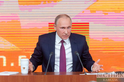 Путин: Если рубль шевелится, значит он живет