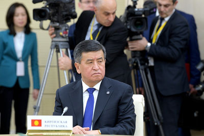 Киргизские политики &quot;меняют обувь&quot;. Избиратели могут проголосовать против всех
