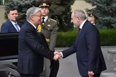 Зачем президент Казахстана прилетел в Армению?