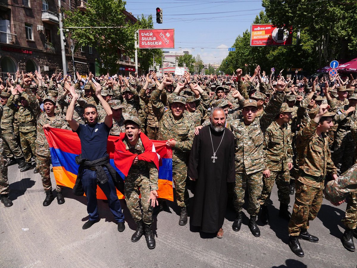 солдаты в армении