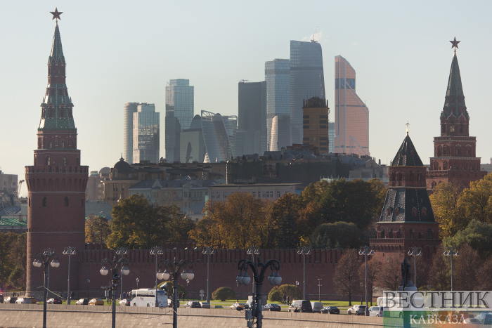 Москва ушел. Смог в Москве 2010. Отломанный зубец Кремля.