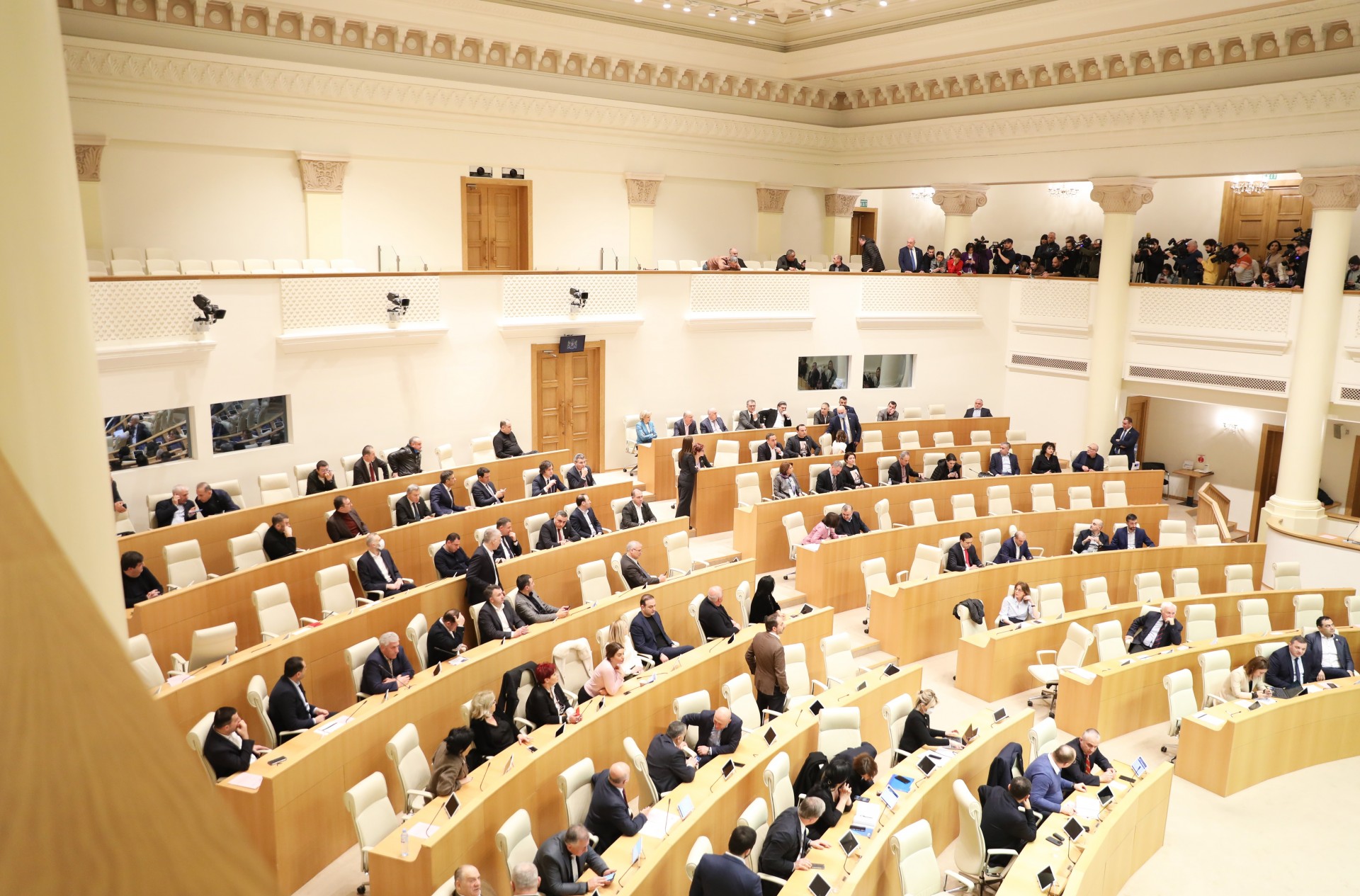 Парламент грузии принял закон. Зал пленарных заседаний. Парламент Грузии. Заседание парламента Грузии. Парламент Грузии состав.