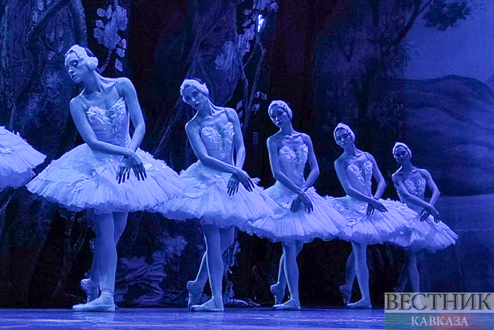 Сцена из балета “Лебединое озеро“