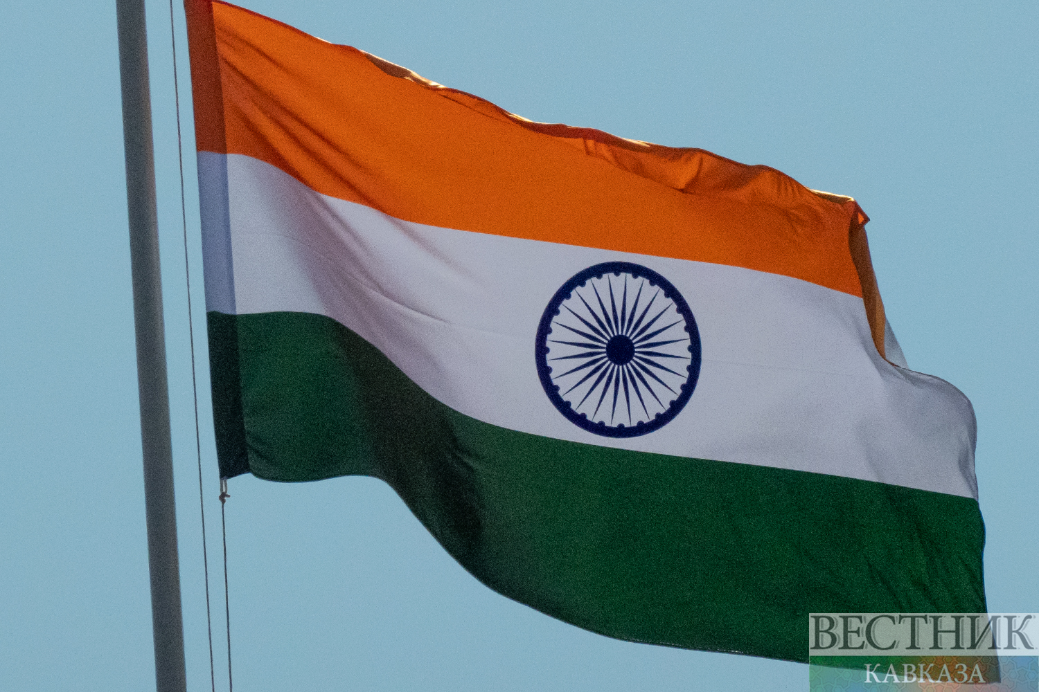Флаг Индии на фоне неба