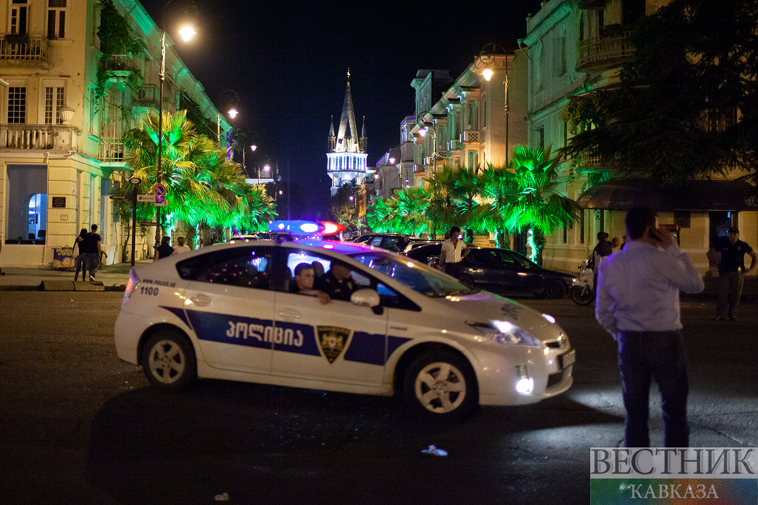 Машина протаранила банк в Марнеули | Вестник Кавказа