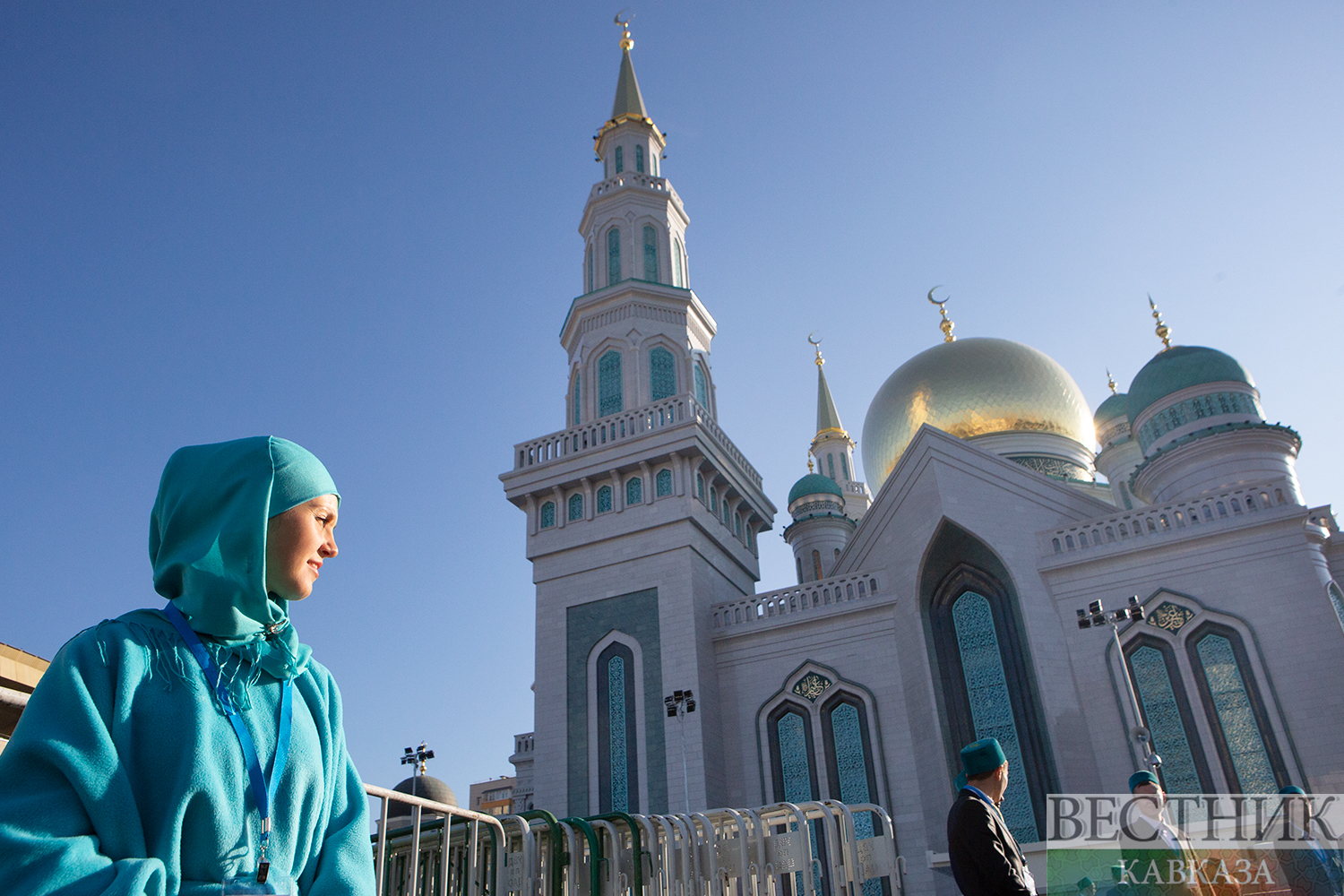 Ураза в черкесске. Соборная мечеть Черкесск. Мечеть в Москве. Мечеть для женщин в Москве.