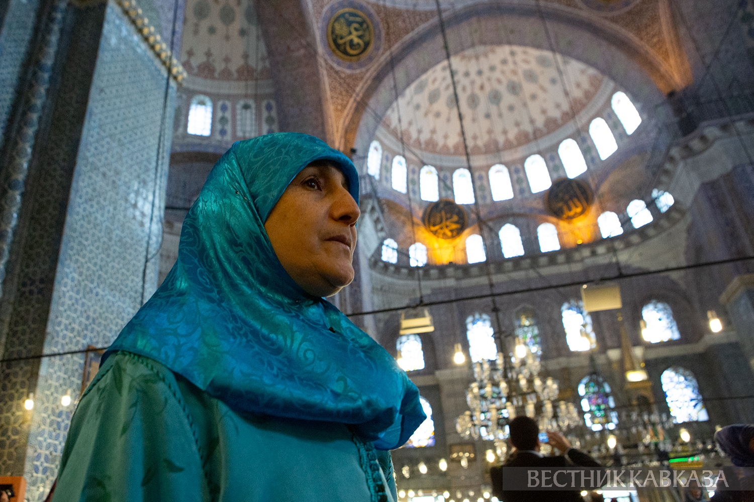 Мусульманка в Новой мечете в Стамбуле
