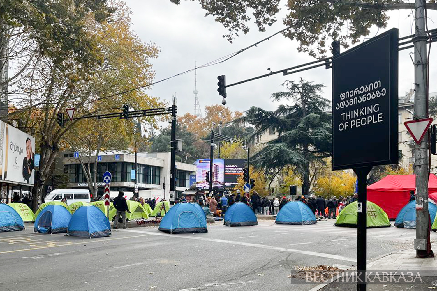 Палатки на протесте в Грузии