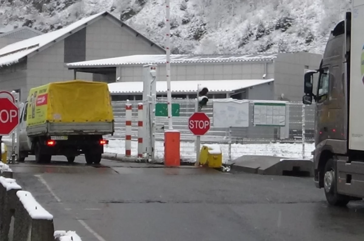 Граница России и Грузии открылась для большегрузов