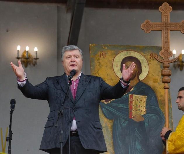 За томосом для украинских раскольников поехал Порошенко
