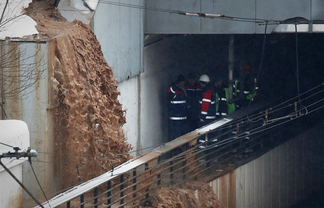 Из-за затопления Тушинского тоннеля в Москве полностью перекрыто Волоколамское шоссе