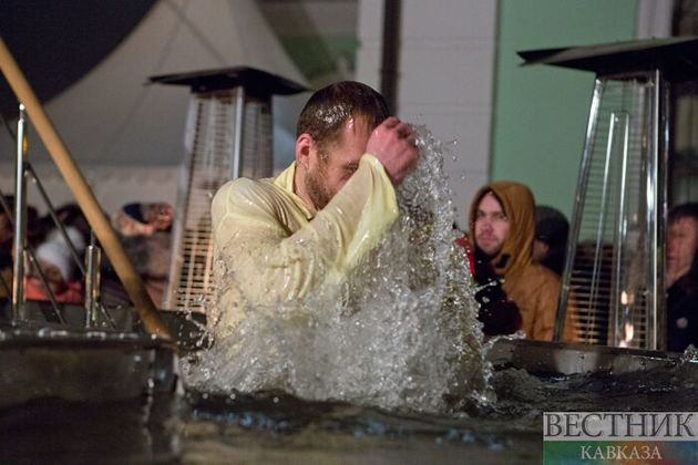Тысячи верующих приехали на Крещение в самый высокогорный монастырь в России