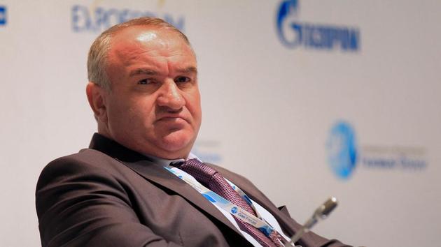 Отец сенатора Арашукова задержан по подозрению в хищениях у "Газпрома"