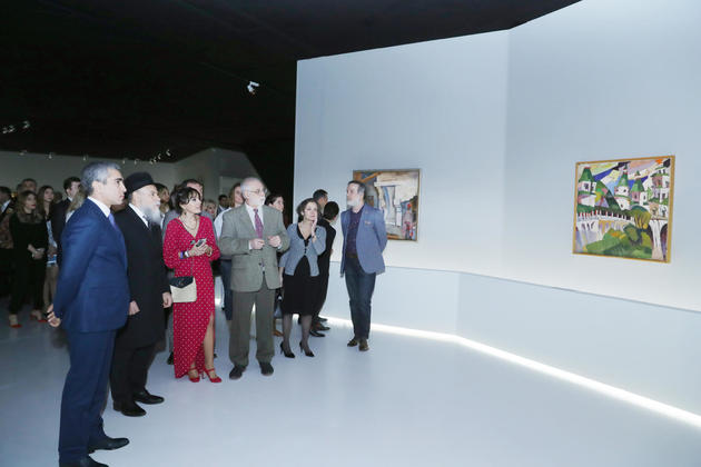 В Центре Гейдара Алиева в Баку открылась выставка русских художников-авангардистов 