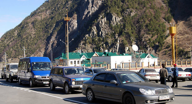 Военно-грузинская дорогу открыли после очистительных работ