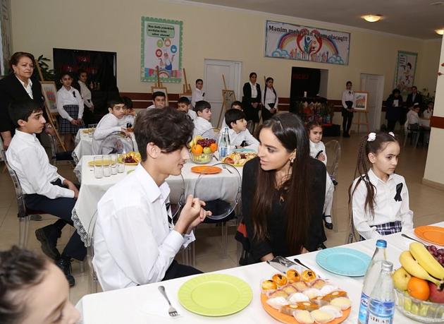 Лейла Алиева встретилась с воспитанниками детского дома в Баку