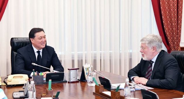 Новый премьер Казахстана обсудил вехи сотрудничества с российским послом