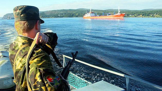 Крымские пограничники занялись рыбаками-браконьерами