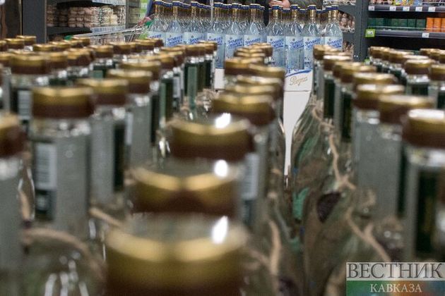 Опасный спирт поставляли в Крым под видом детской питьевой воды